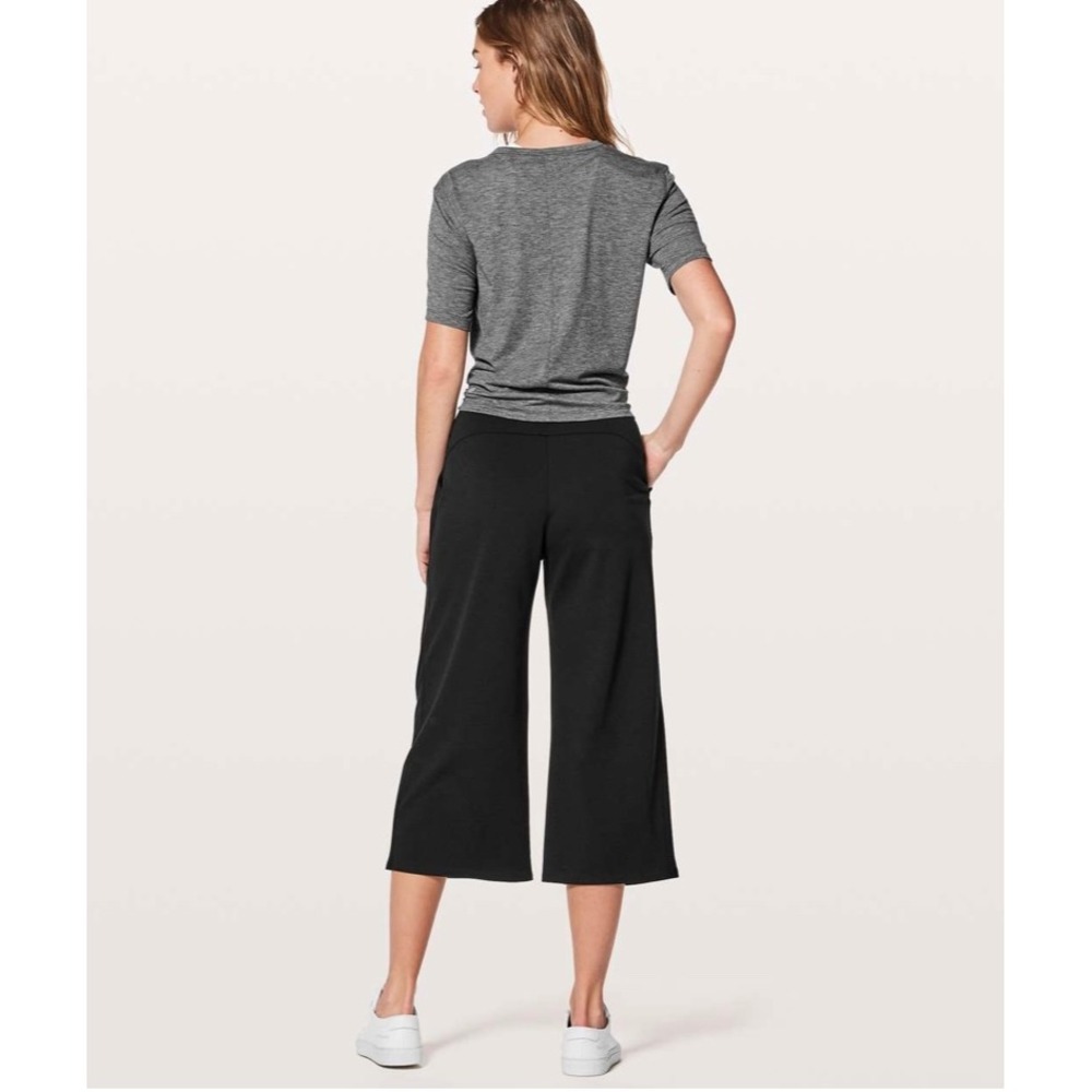 Lululemon Can You Feel The Pleat Black Textured Wide Leg Crop‎ Pants Size 8 - Picture 2 of 13